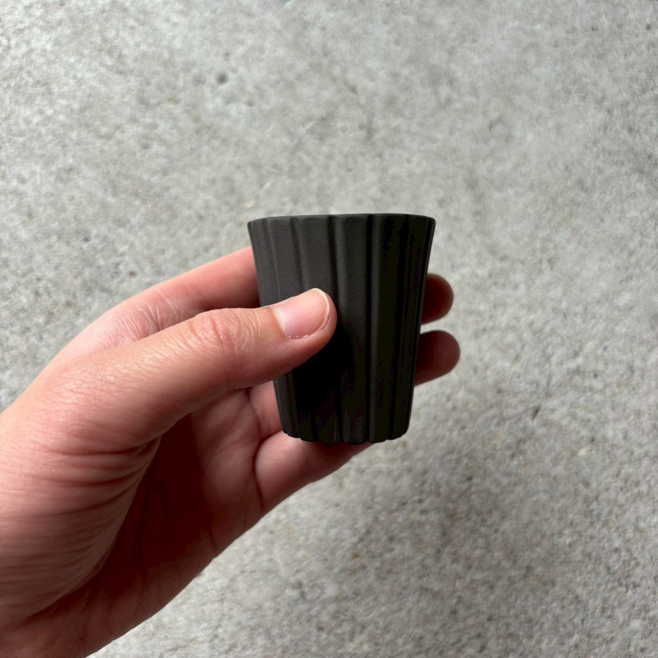 作家 飛松灯器 shaved cup SS / 台湾茶杯 / charcoal black(マット)【9】