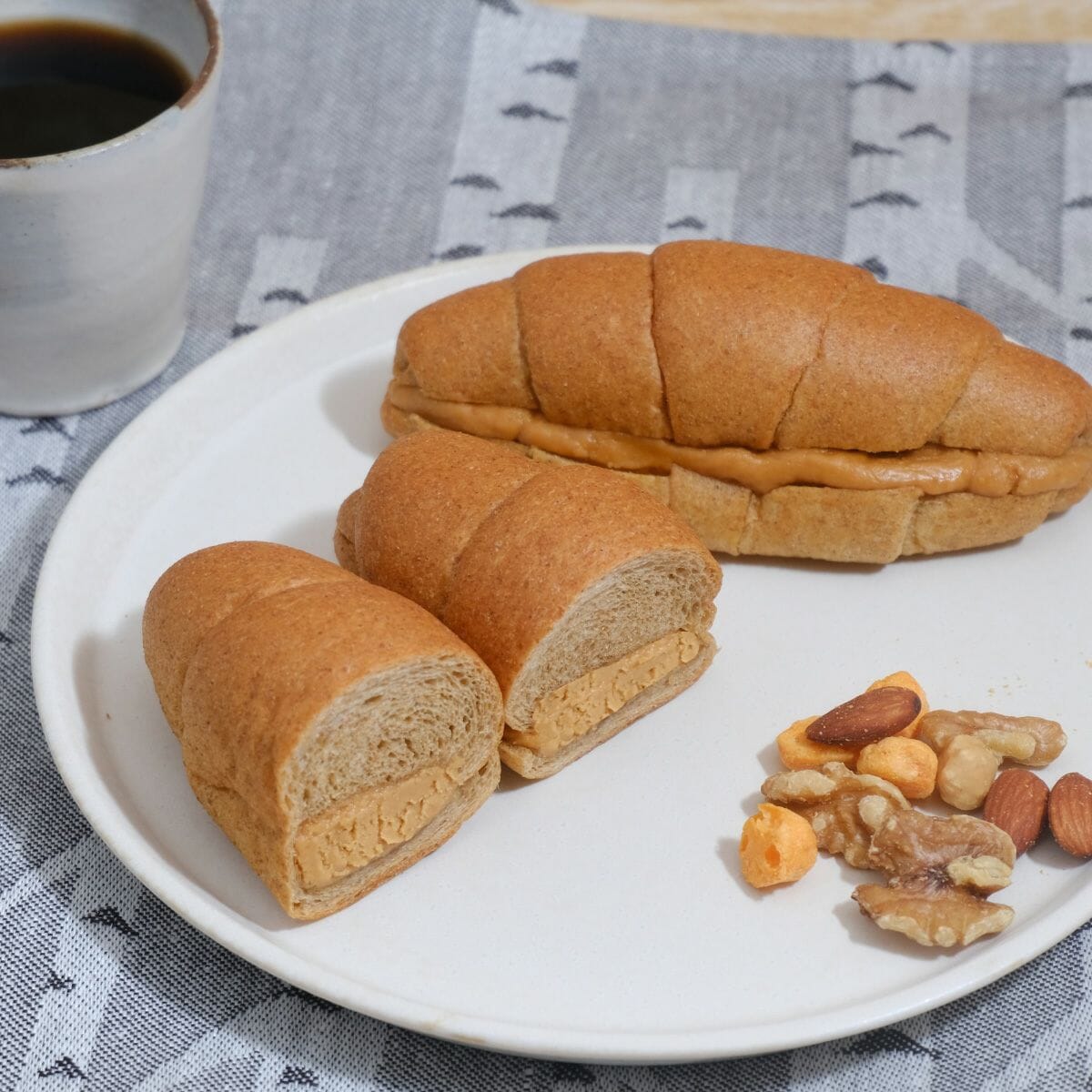 ピーナッツバターロール 糖質6.3g