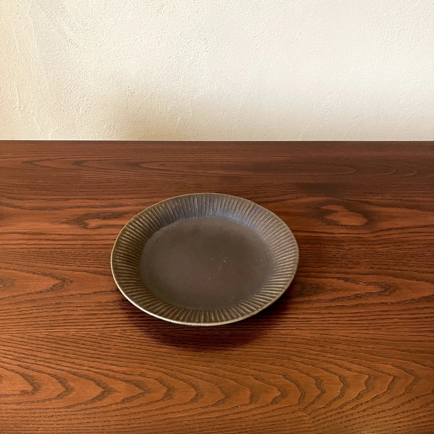 ラッフルプレート L サビ釉｜古谷製陶所（信楽焼 陶器）【古2】