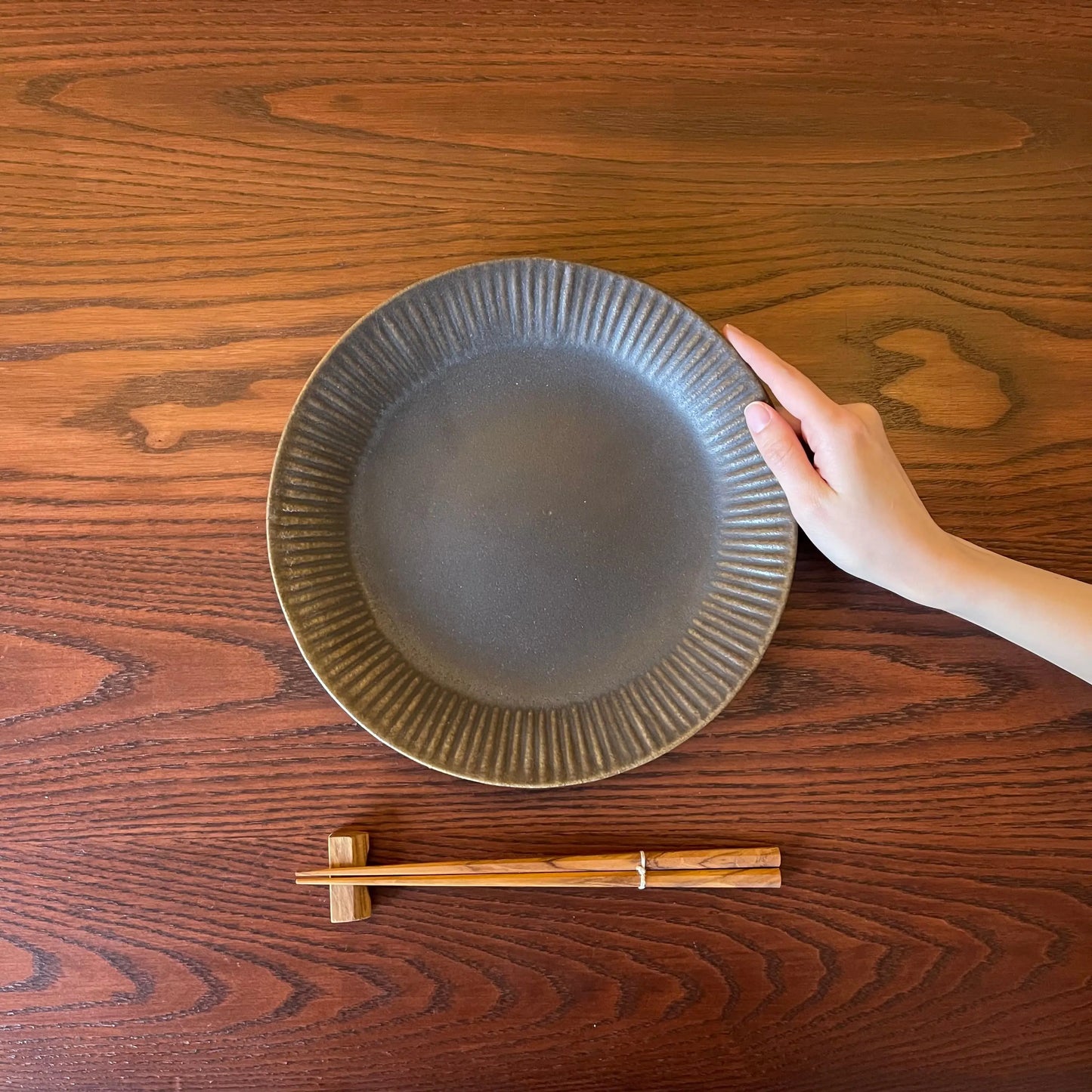 ラッフルプレート L サビ釉｜古谷製陶所（信楽焼 陶器）【古2】