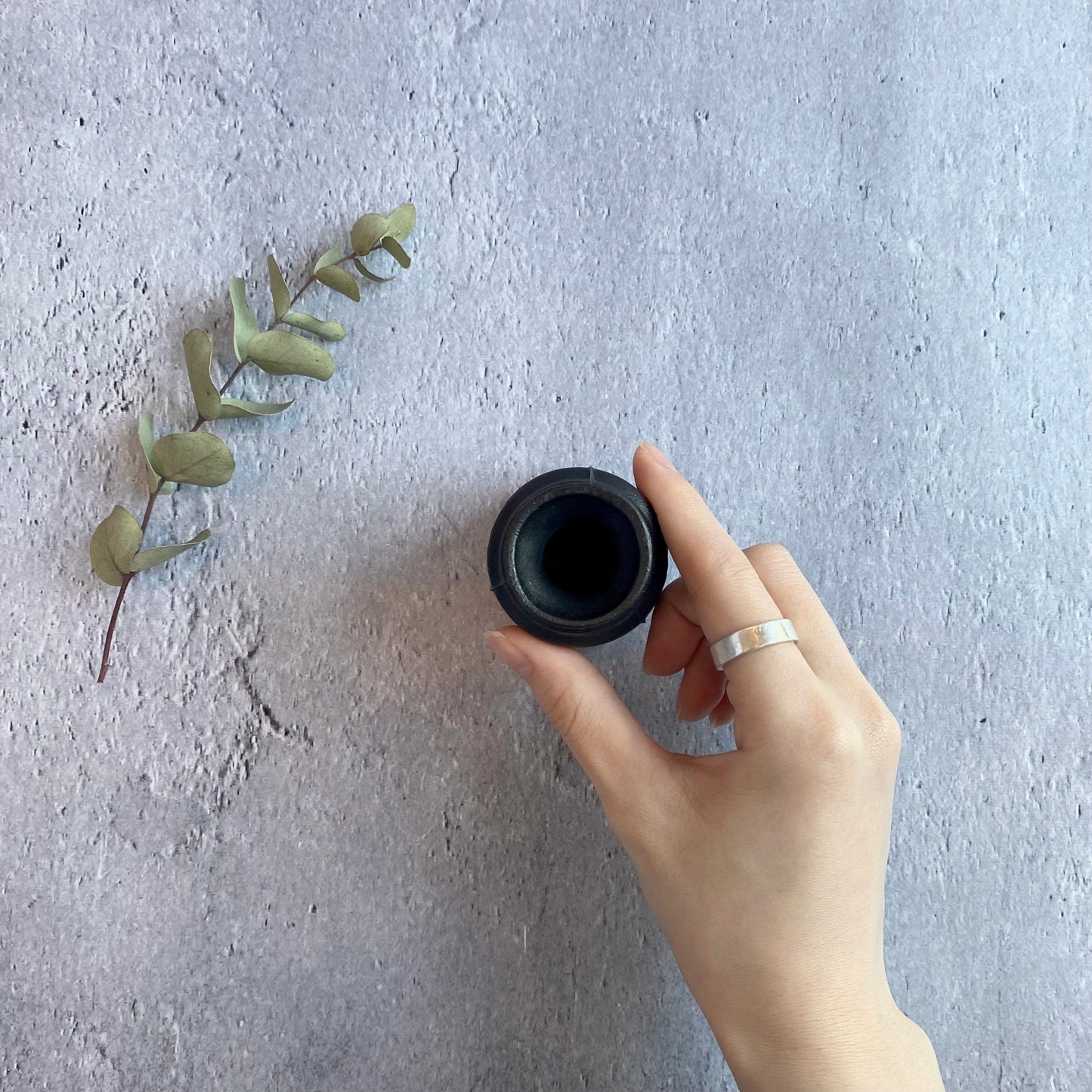 作家　飛松灯器　3 lines bottle vase / S / charcoal black【3】