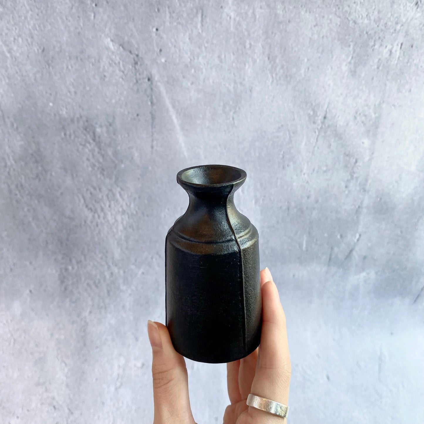 作家　飛松灯器　3 lines bottle vase / S / charcoal black【3】