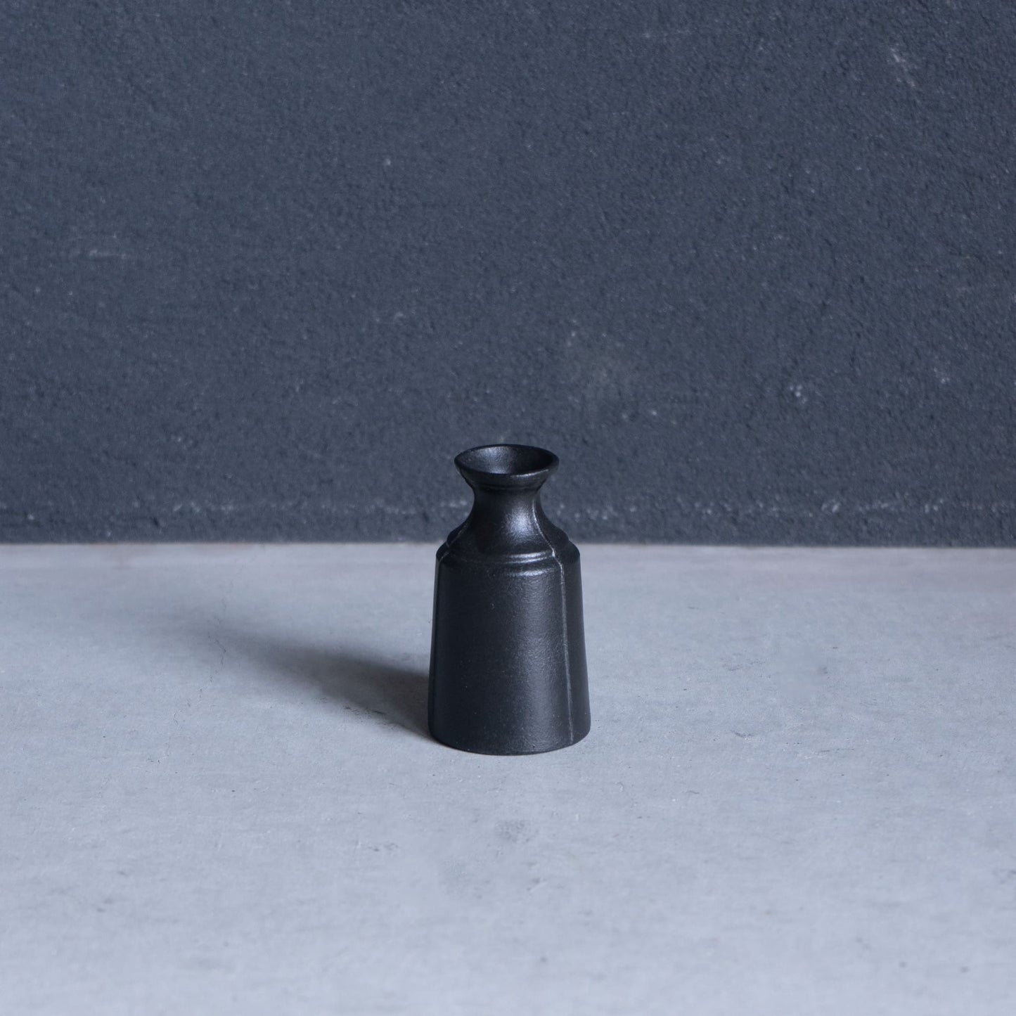 作家　飛松灯器　3 lines bottle vase / S / charcoal black【3】