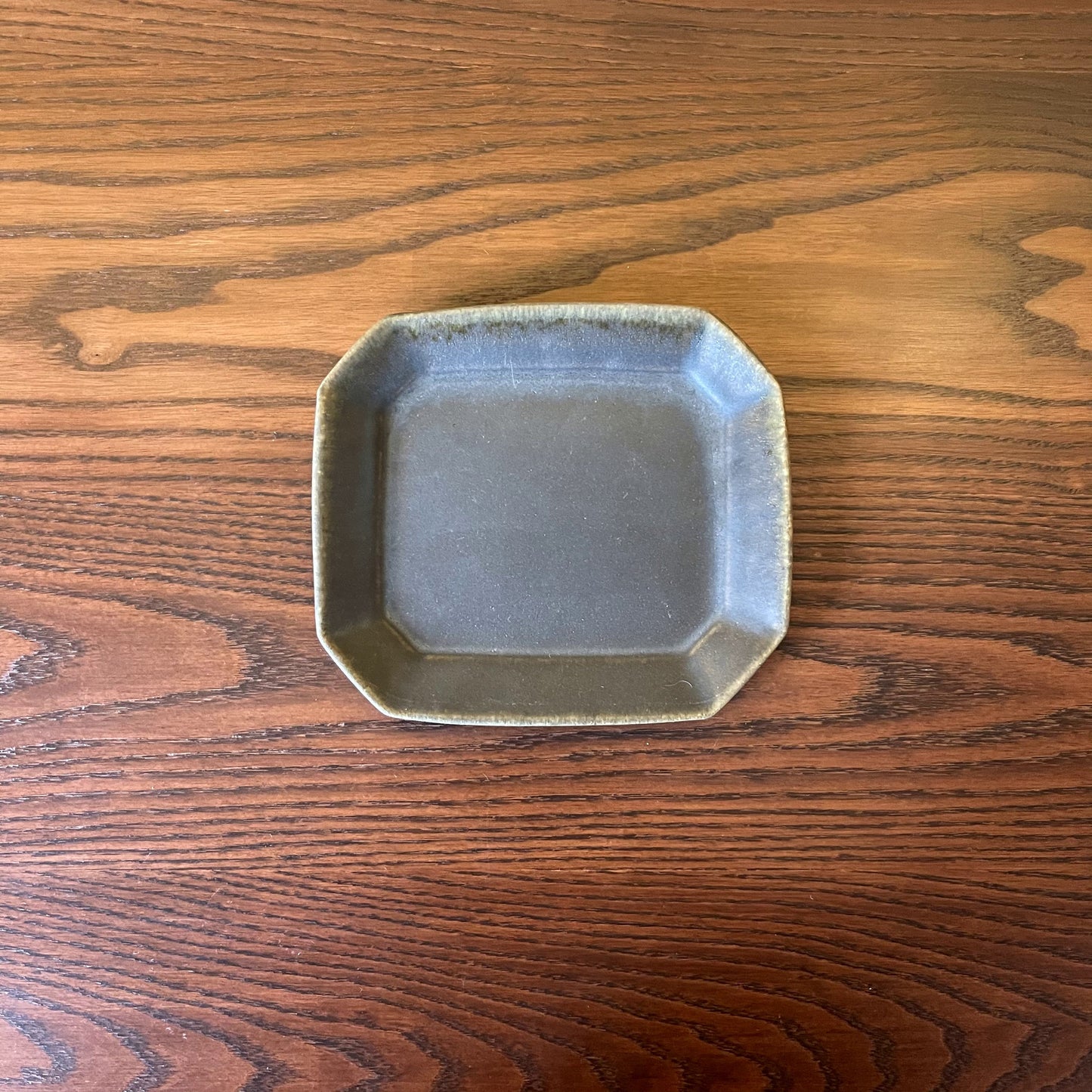 八角ケーキ皿  サビ釉｜古谷製陶所（信楽焼 陶器）【古60】