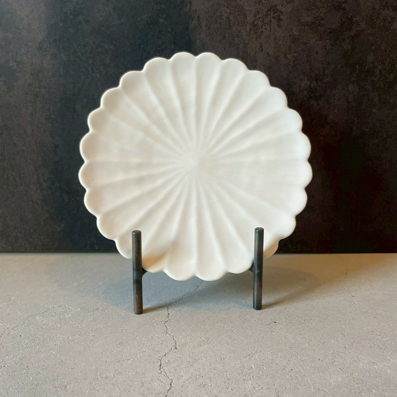 五寸皿　五寸手彫り皿　白【FK21】