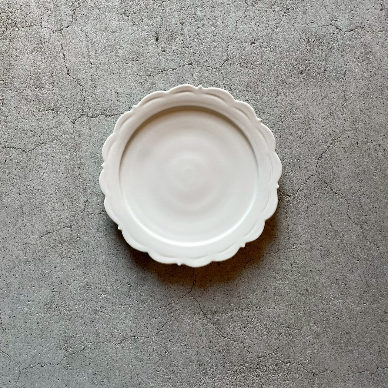 六寸皿　レリーフ六寸皿　白【FK49】