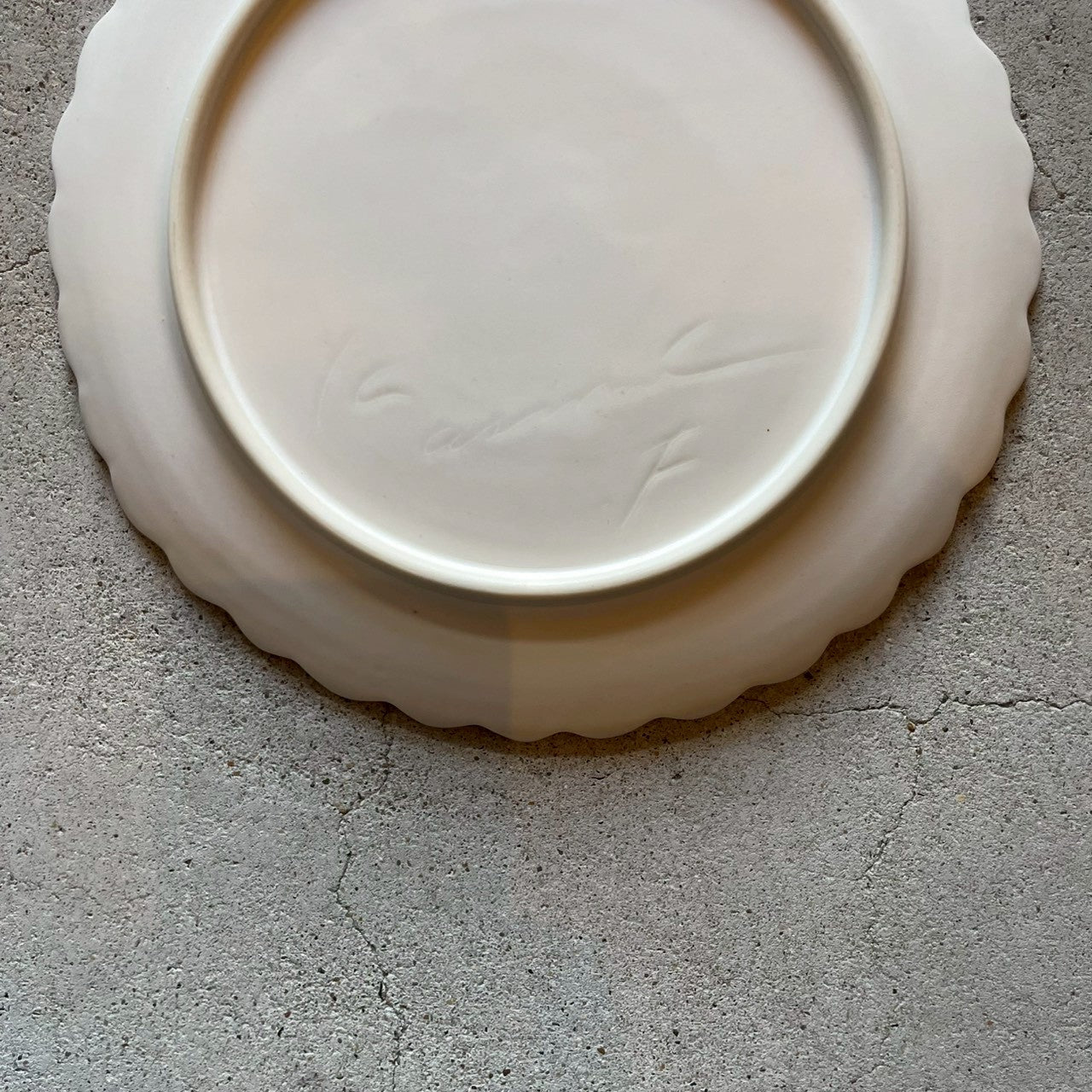 七寸皿 七寸手彫り皿 白【FK52】