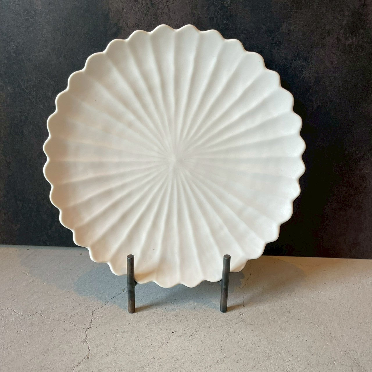 七寸皿 七寸手彫り皿 白【FK52】