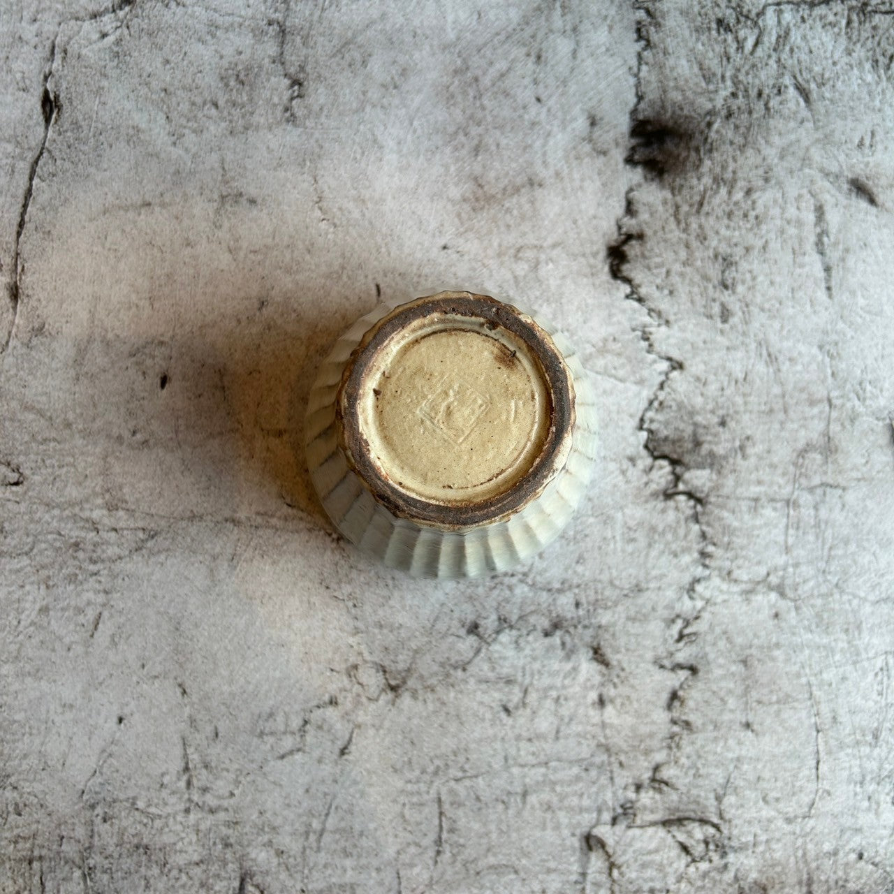 フリーカップ 小 線彫 鉄散｜古谷製陶所（信楽焼 陶器）【古61】