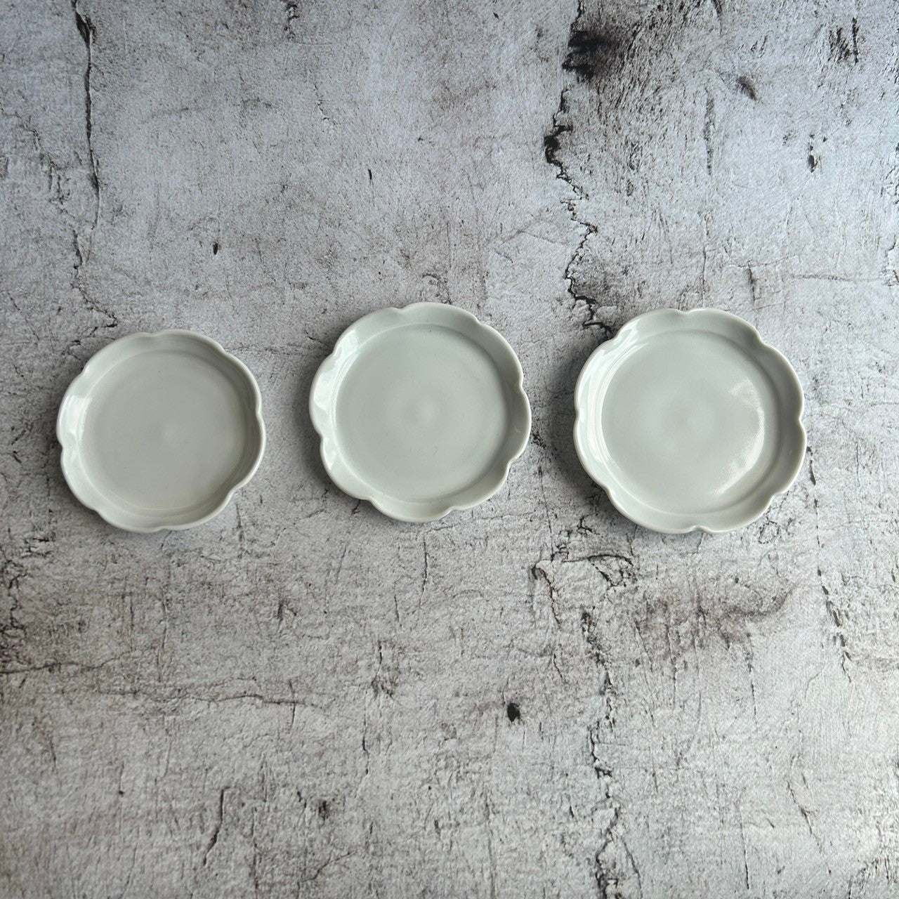 花型切込皿 豆 白