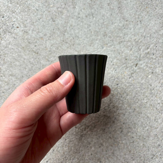 作家　飛松灯器　shaved cup SS / 台湾茶杯 / charcoal black（マット）【9】