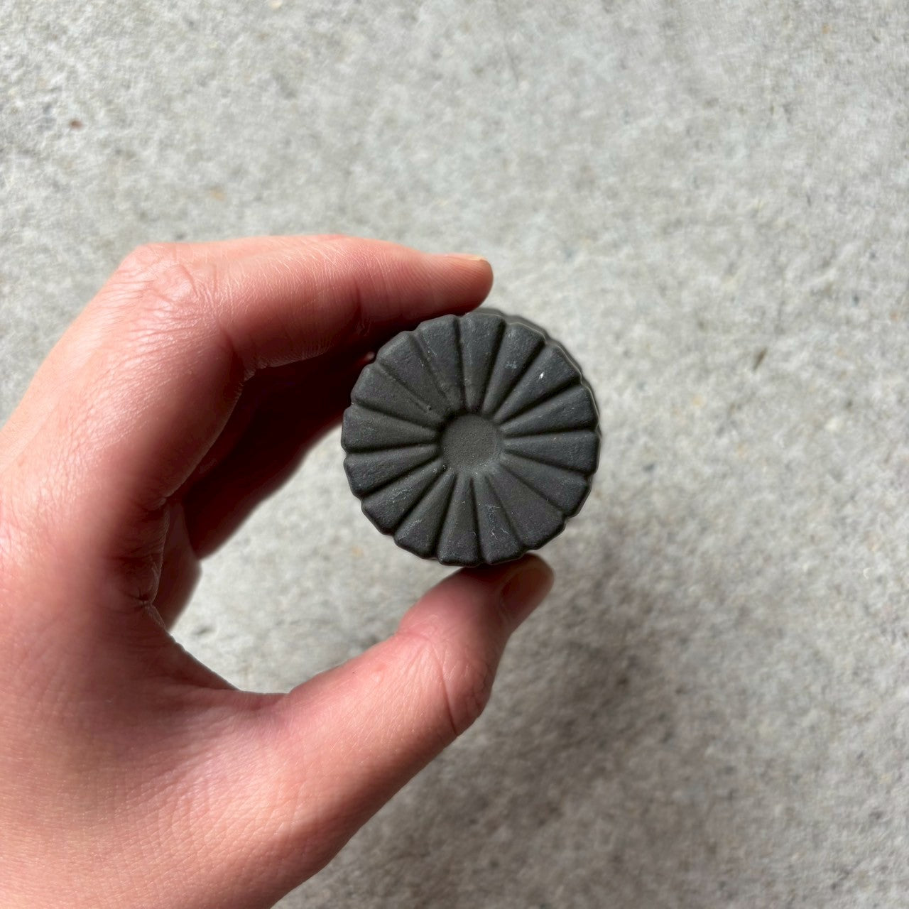 作家　飛松灯器　shaved cup SS / 台湾茶杯 / charcoal black（マット）【9】