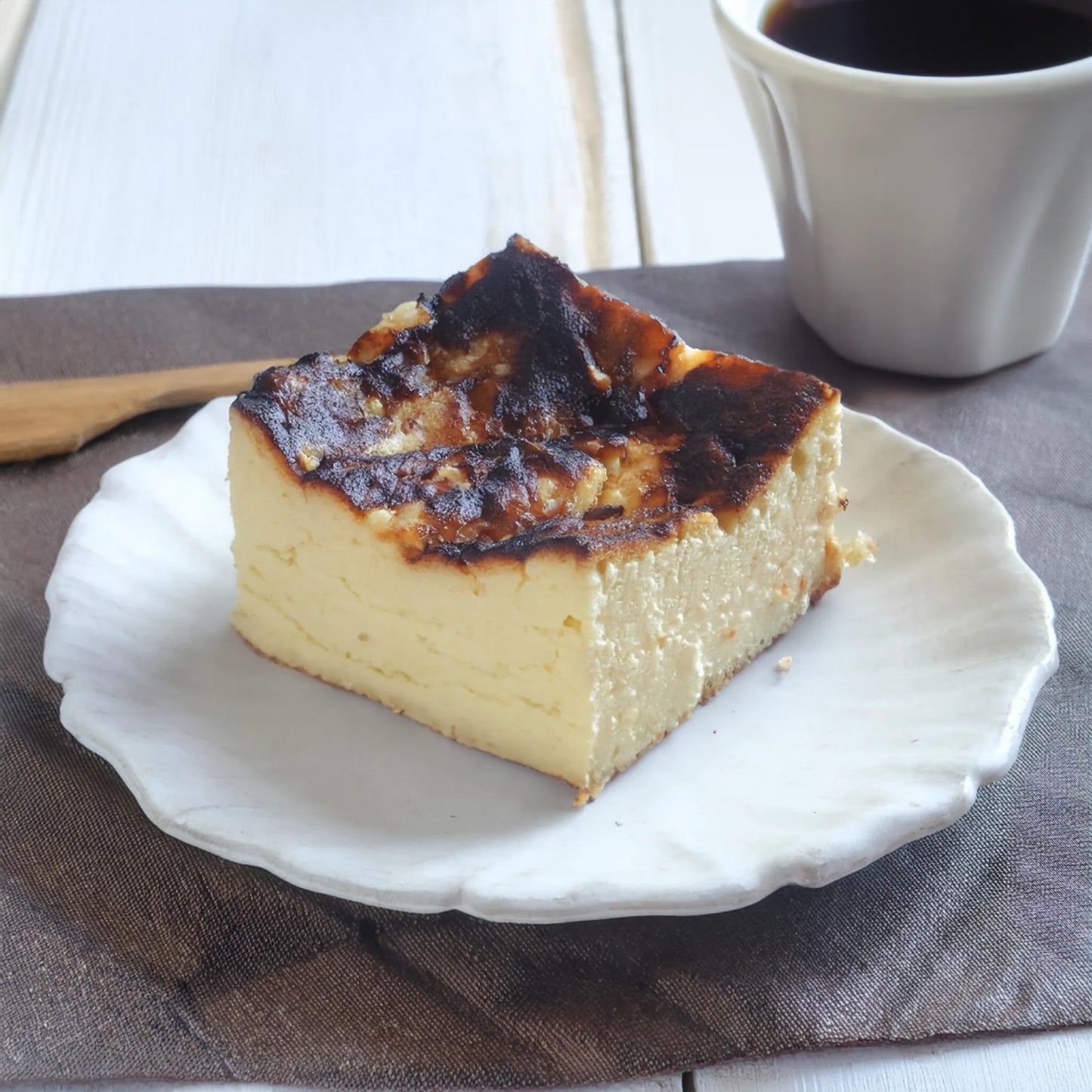 【送料・誕生日ギフトパッケージ込】バスクチーズケーキ ホール 糖質9.3g/1ホール