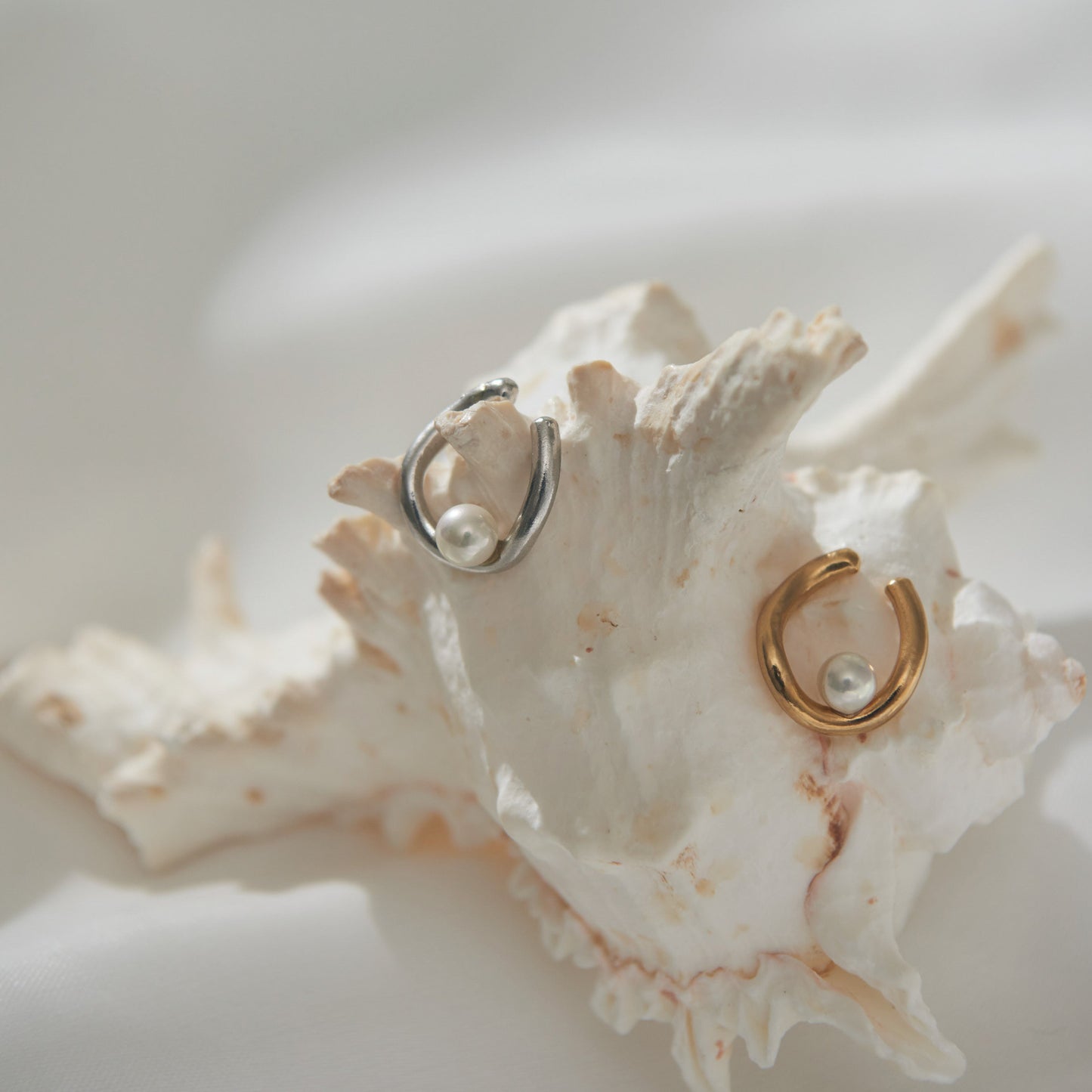 Wave Pearl Ear Cuff
