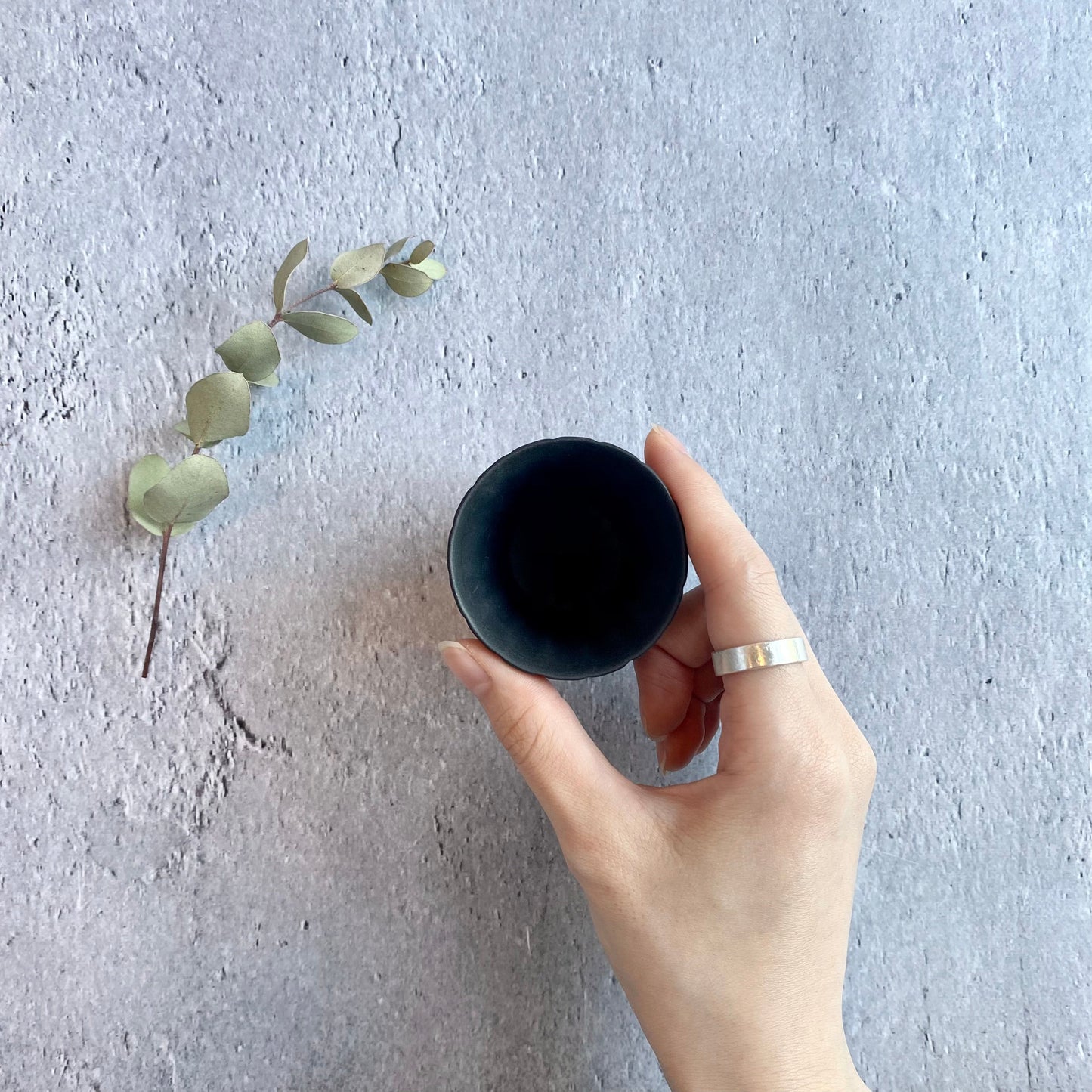 作家　飛松灯器　shave cup S / 猪口 / charcoal black【1】