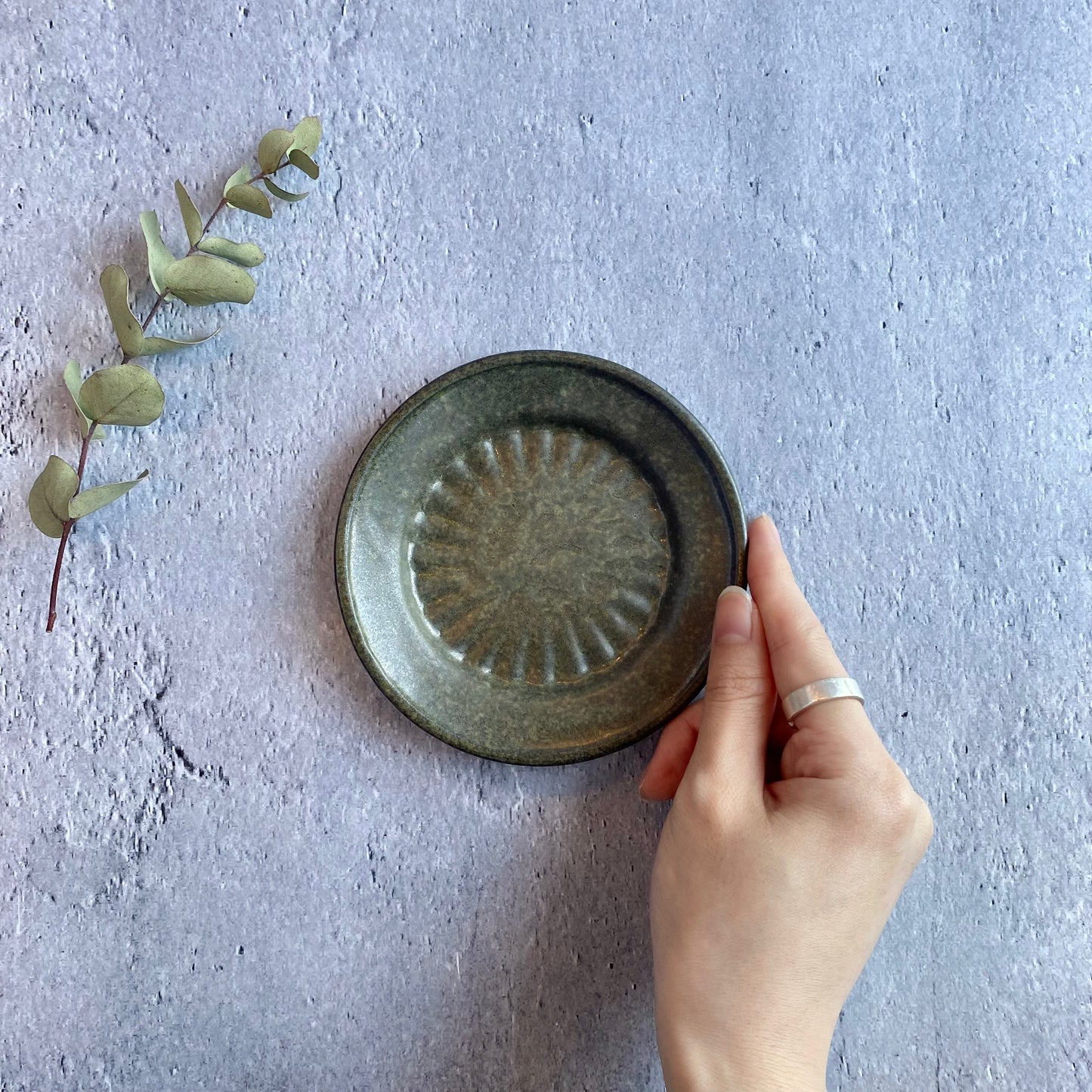 作家　飛松灯器　山プレート / 丸 / S / olive【8】