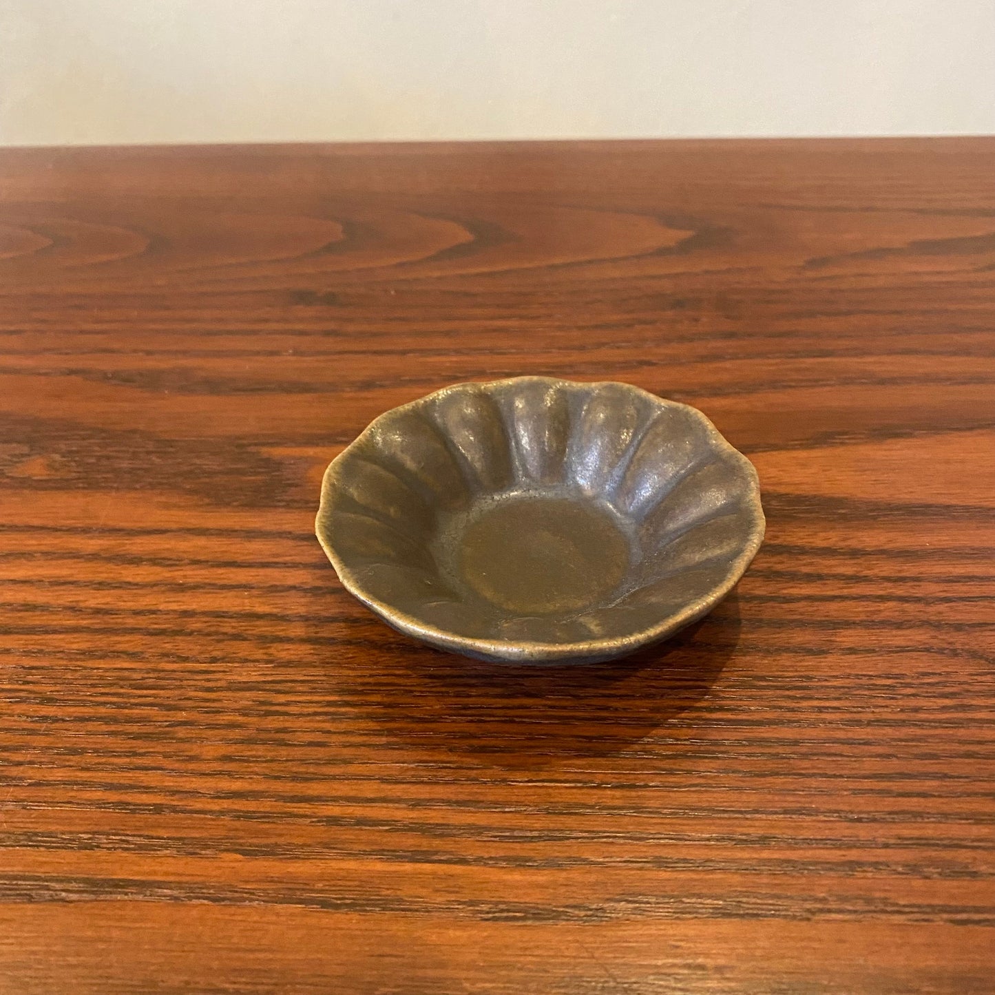 輪花深皿 豆 サビ釉｜古谷製陶所（信楽焼 陶器）【古54】