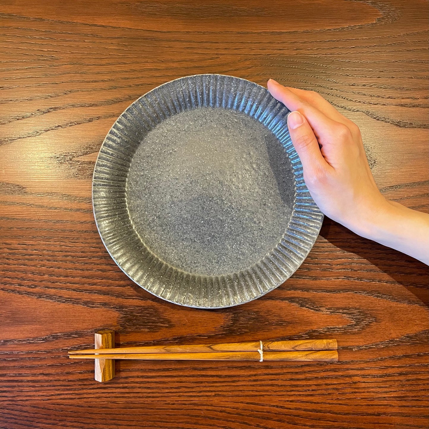 ラッフルプレート M グレー釉｜古谷製陶所（信楽焼 陶器）【古6】