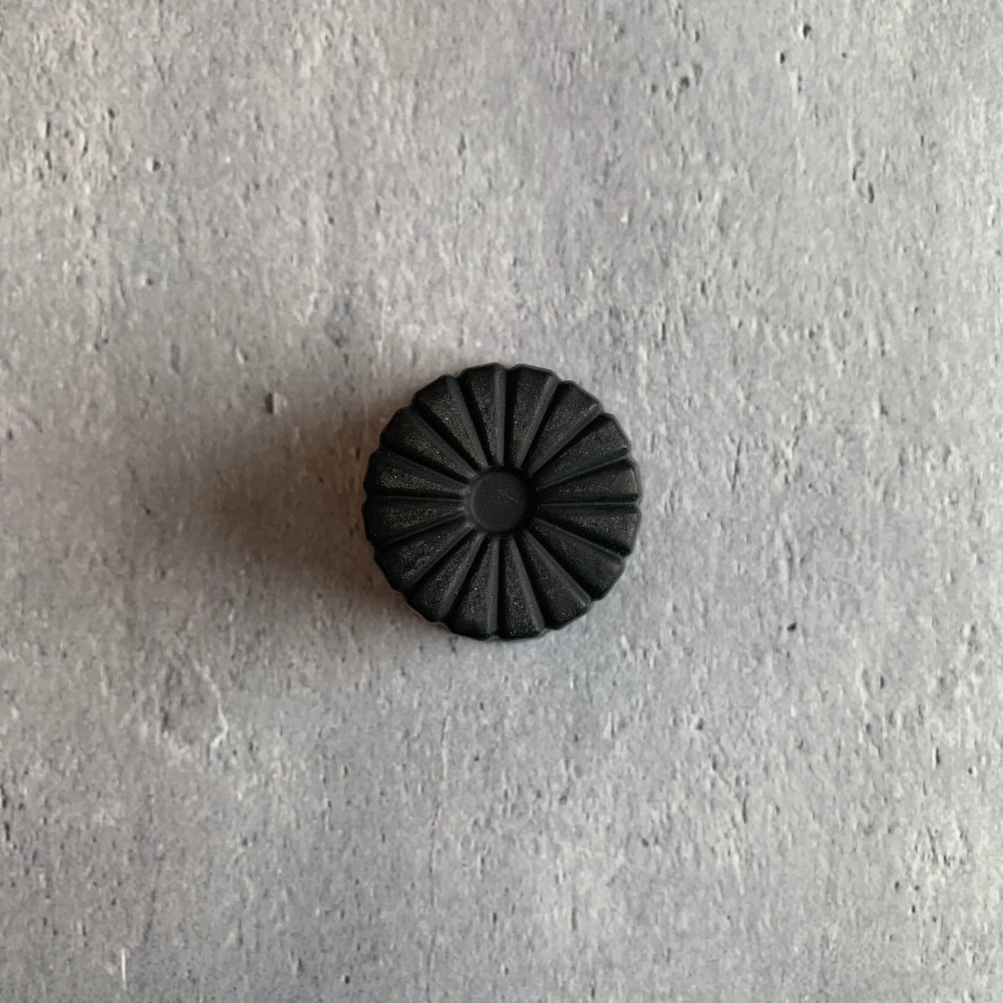 作家　飛松灯器　shave cup S / 猪口 / charcoal black【1】