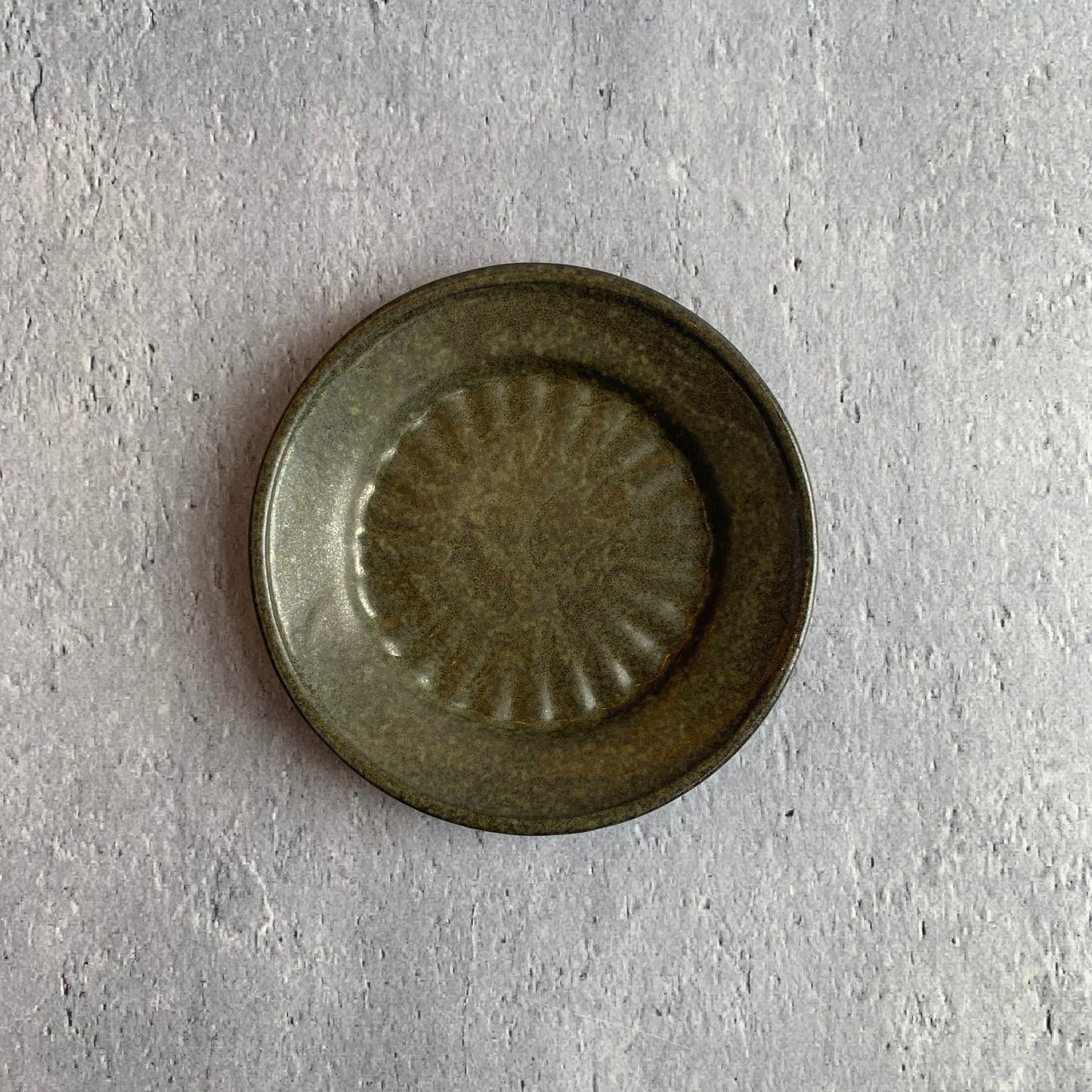 作家　飛松灯器　山プレート / 丸 / S / olive【8】