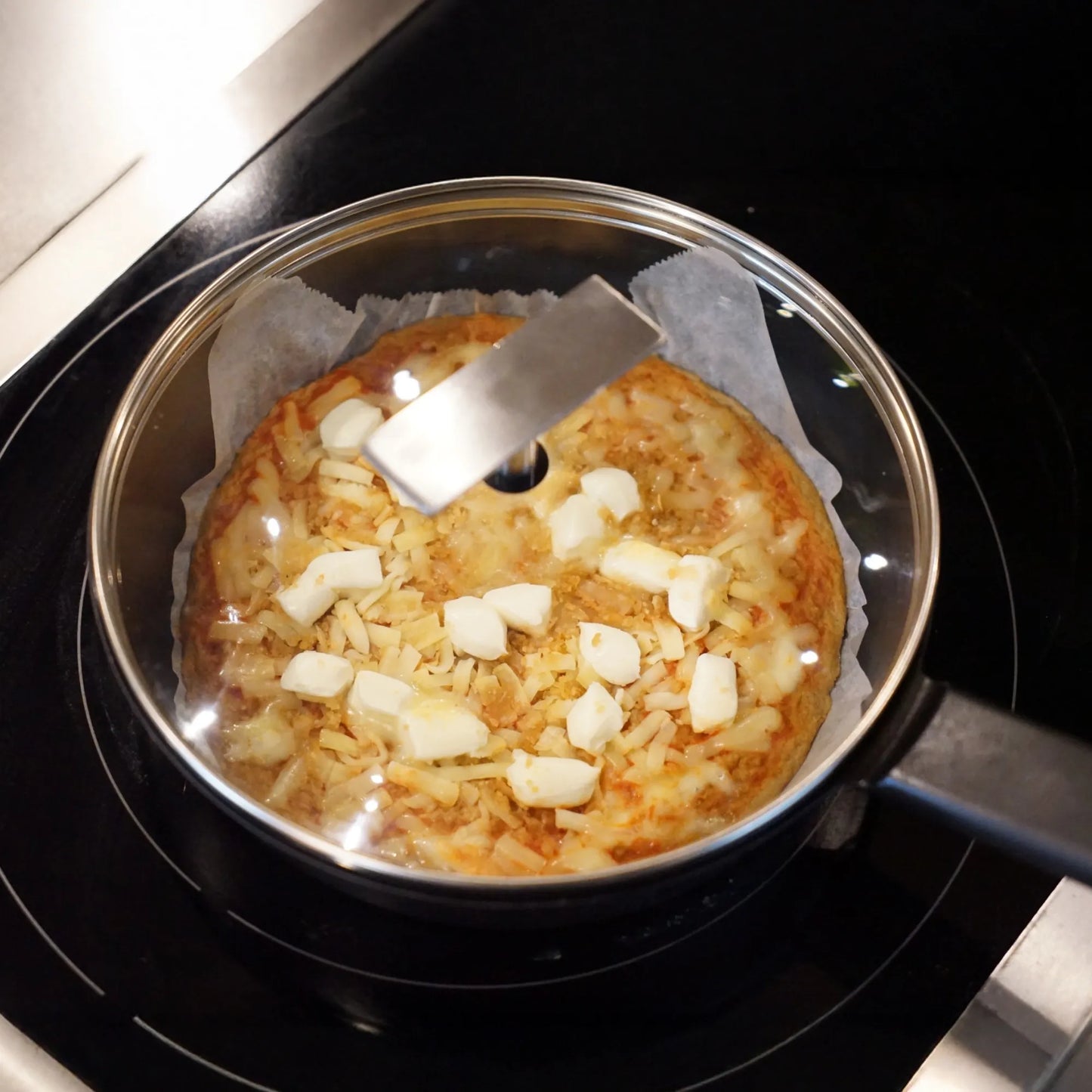 フスボンピッツァ（トマトソース味） 糖質8.9g/枚