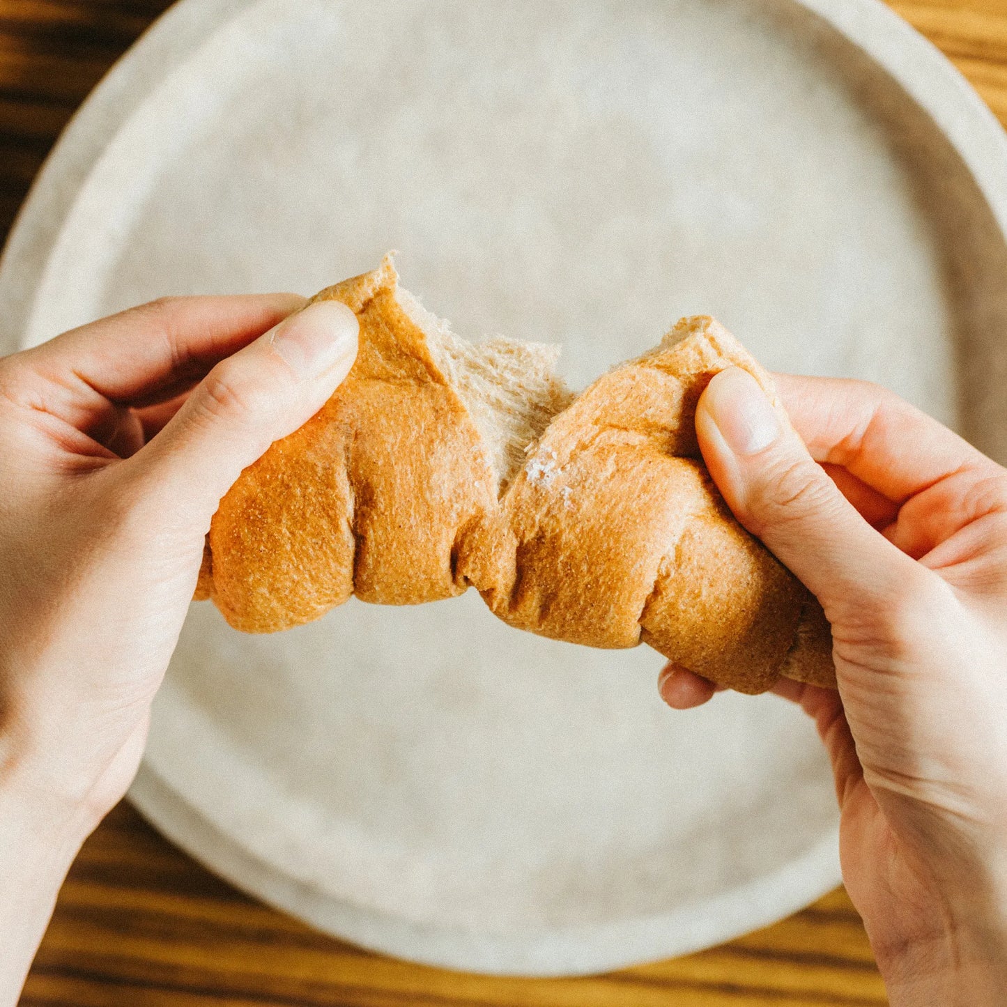 塩バターロール 糖質5.3g